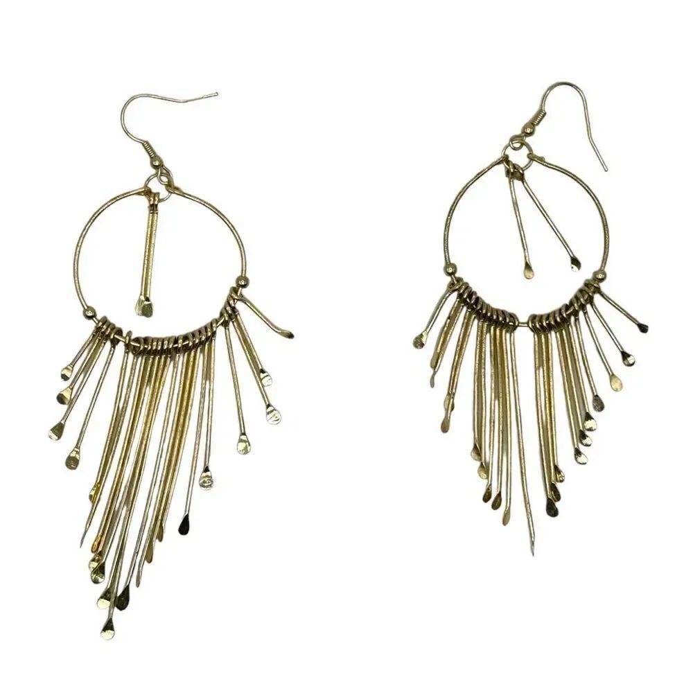 Gold toned circle dangly statement earrings ❤️2/$10 or 5/$20❤️